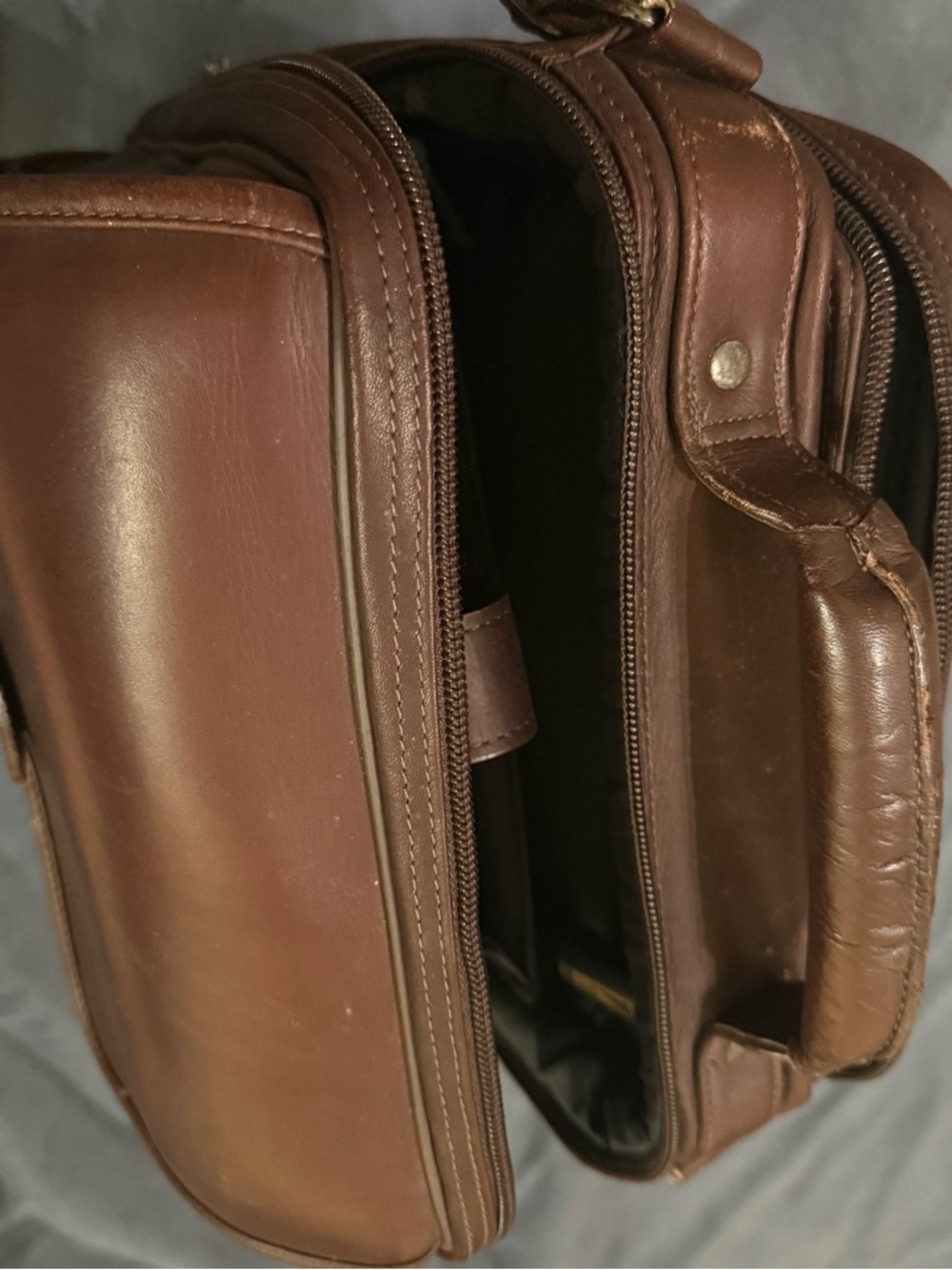 Avenues Classic Brown Leather Messenger Bag NWOT